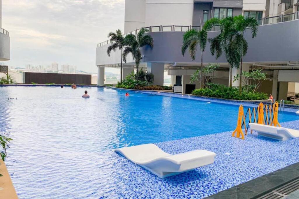 Apartemen R&f Classic Design @35f 3br 11pax Johor Bahru